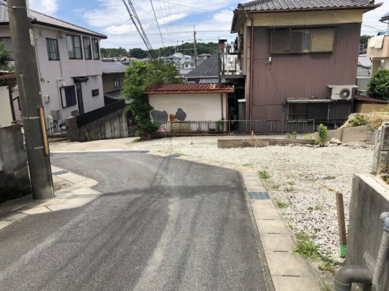 前面道路含む東から西方向を向いて